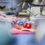 Refeitórios corporativos: conheça 4 vantagens em terceirizar esse serviço