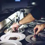 Os principais pontos que a vigilância sanitária fiscaliza em restaurantes corporativos