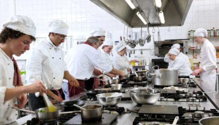contaminacao-cruzada-descubra-como-minimizar-riscos-com-as-refeicoes-da-master-kitchen (1)