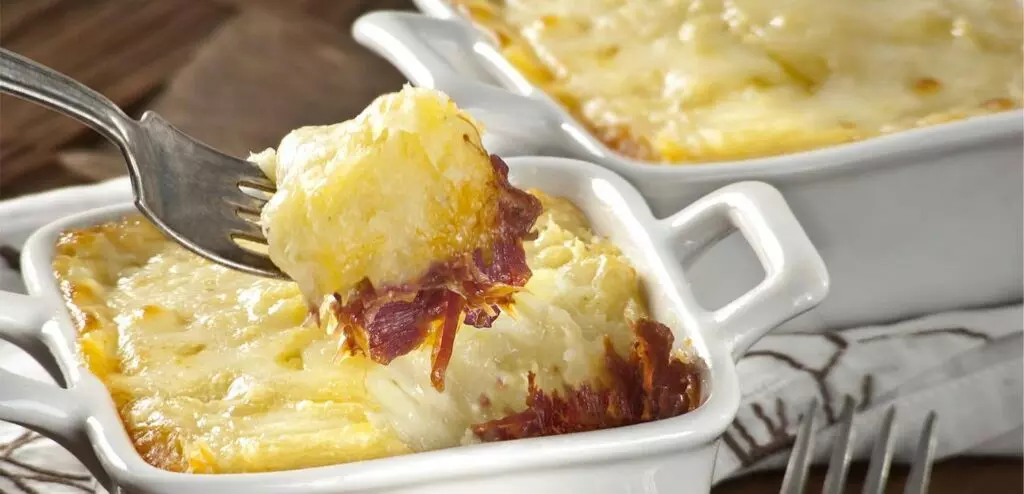 Escondidinho de Carne de Sol Tradicional: Receita Nordestina com Purê de Macaxeira