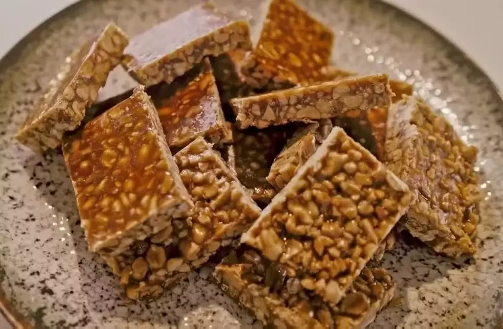 Pé-de-Moleque Nordestino Tradicional: Receita com Rapadura e Amendoim